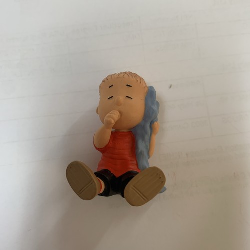 SCHLEICH Peanuts LINUS W/blanket 2014 Figure 1 1/2 Inch Figurine - Picture 2 of 9