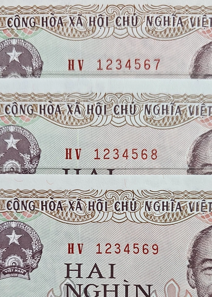 Vietnam 1988/2.000 Dong Escalera Ascendente Número de Serie Sección 1234567 GemUNC Foto 4 de 4