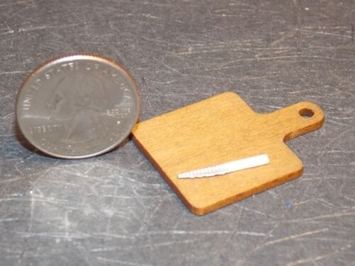Dollhouse Miniature Cutting Board & Knife B 1:12 inch scale ZZZ Dollys Gallery - Picture 1 of 2