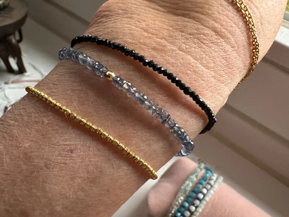 Armband aus Iolite  und Gold Beads - Bild 3 von 4