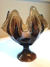 VINTAGE VIKING SMOKY BROWN SIX PETAL EPIC HANDERCHIEF VASE #1436, 7"