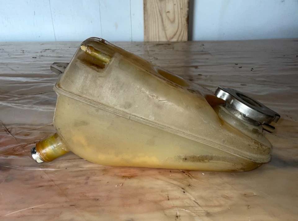 Mercedes-Benz 1977-1985 OEM diésel 3,0 L 300D tanque de depósito de expansión de refrigerante Foto 3 de 4