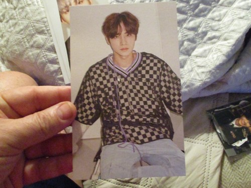 NCT TAEIL 2020 SEASON'S GREETINGS 3 POSTCARD SET w/ YANG YANG WayV TRADING CARD - Picture 5 of 12