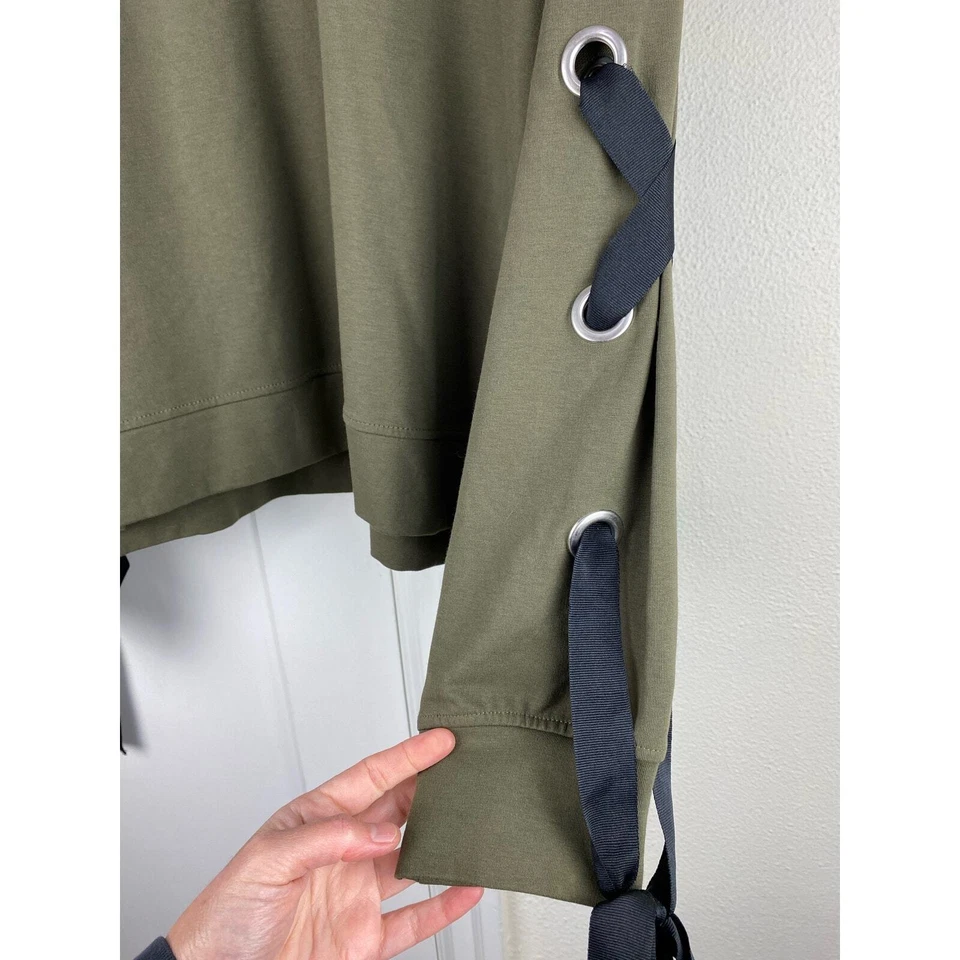 Sudadera corta Two by Vince Camuto para mujer S Aegen oliva manga con cordones nueva con etiquetas Foto 4 de 4