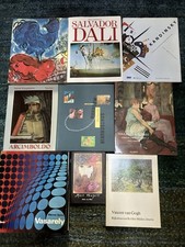 Bücherkiste m. Kunstbänden (Chagall, Dalí,...