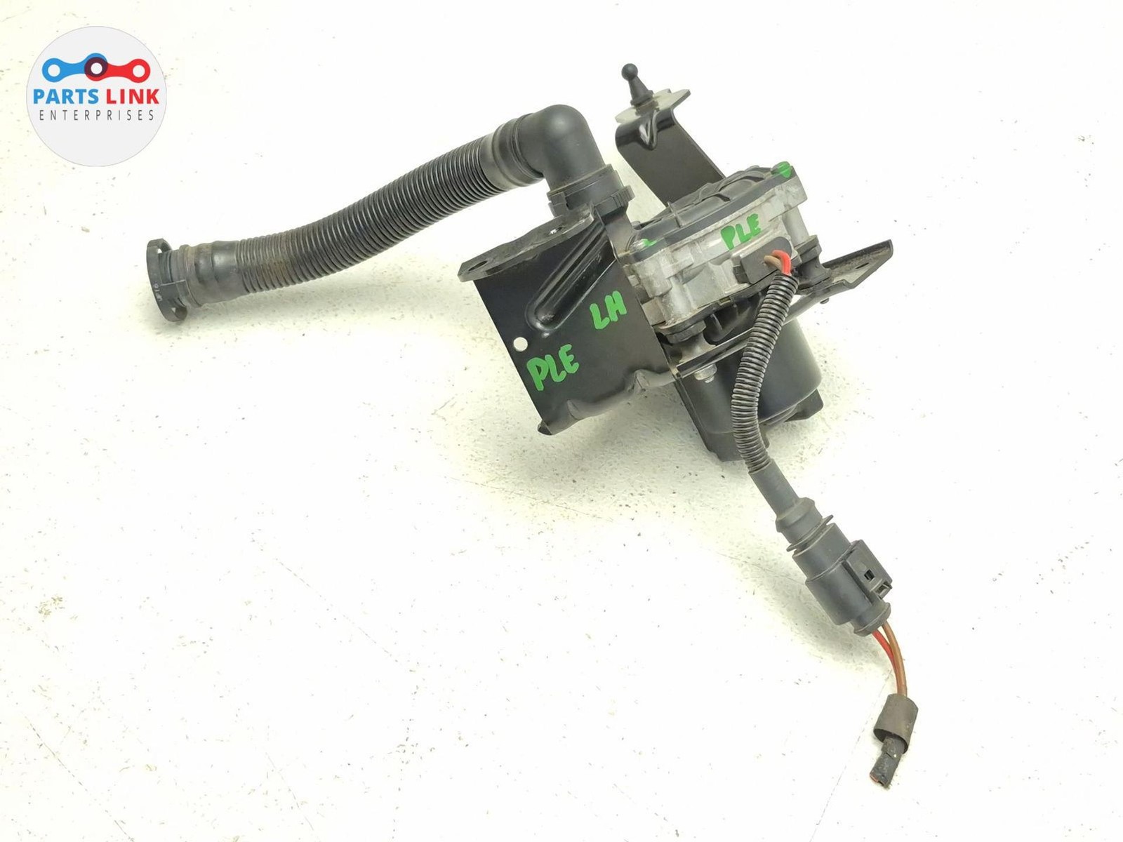 Bentley Bentayga Speed 2016-2020 Left Water pump with housing