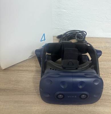 HTC Vive Pro VR-Headset mit Kabel in OVP