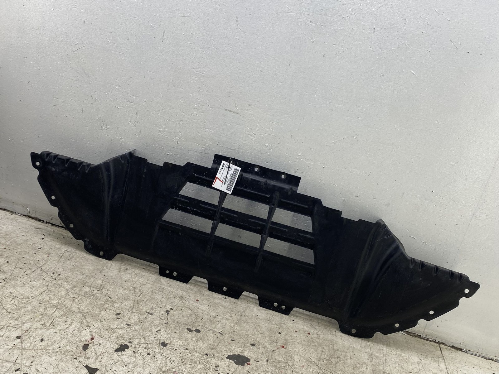 2017-2024 MASERATI LEVANTE OEM FRONT BOTTOM ENGINE COVER SHEILD PANEL 670032424