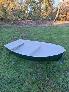 7.5ft lightweight bow style green fibreglass rowing boat in nearly new condition