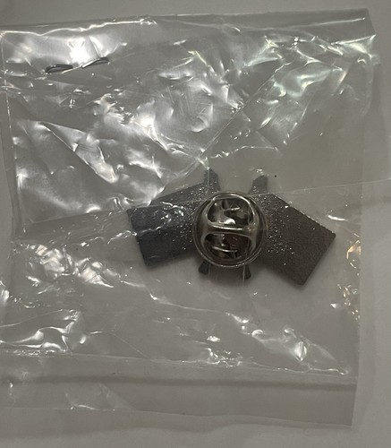 Colt Schusswaffen Pin - Amerikanische Flagge & Colt Flagge Logo - Neu in Verpackung! - Bild 3 von 3