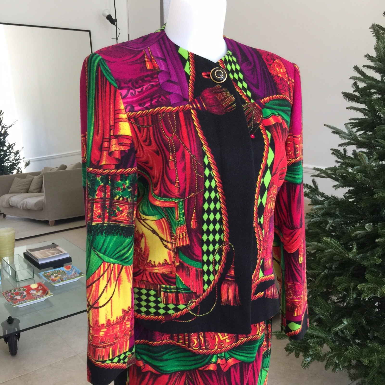 iconic GIANNI VERSACE I Sipari print wool skirt suit from F/W 1991/92 image 3