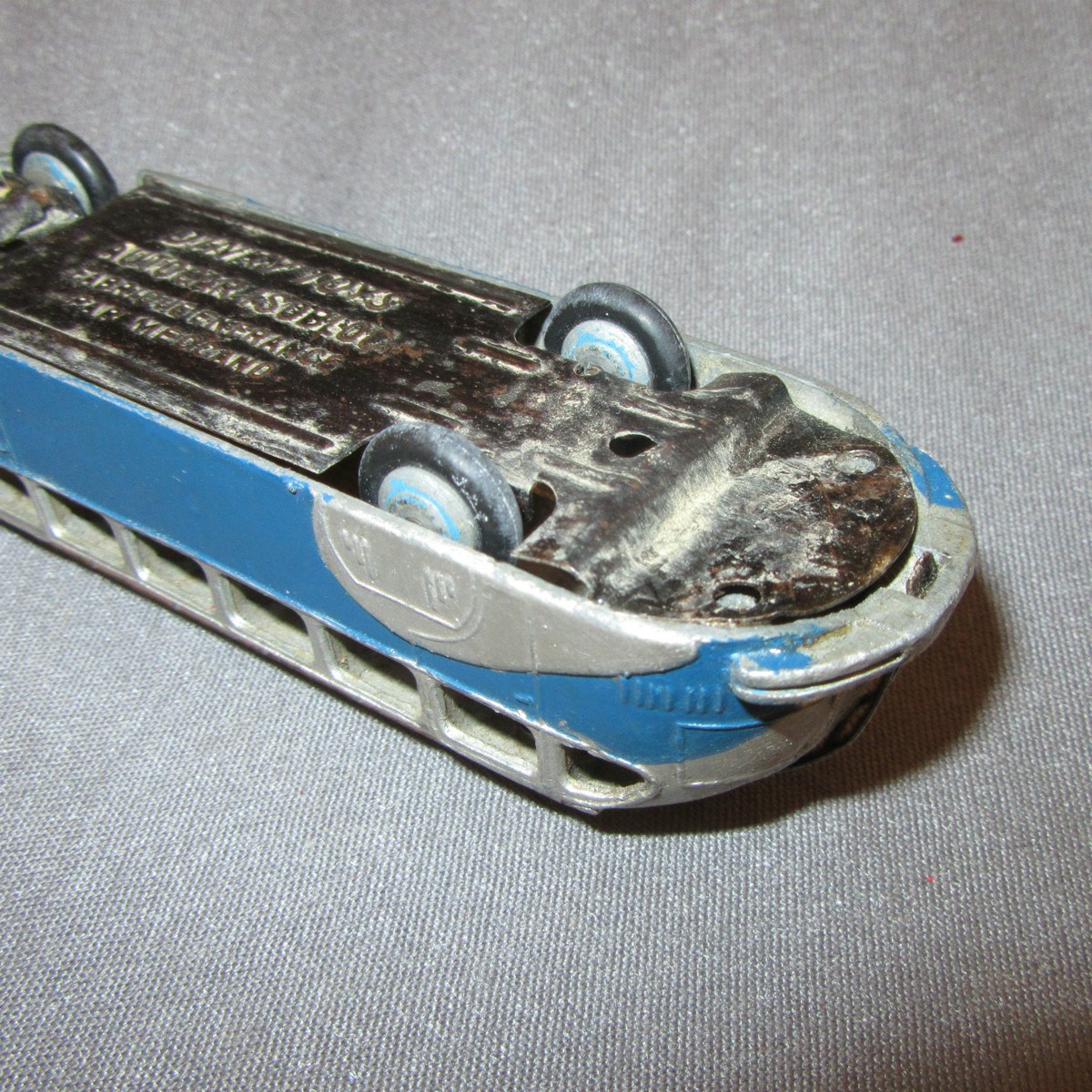 Autocar Isobloc Dinky Toys / Meccano - Made In France - Occasion - Modèle Rouge Et Gris