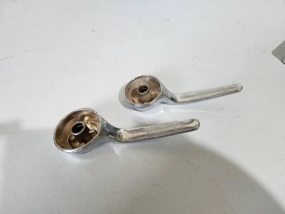 1986 年吉普 J10 内门把手 2 件套工厂原始设备制造商 — 第 2/2 张图片