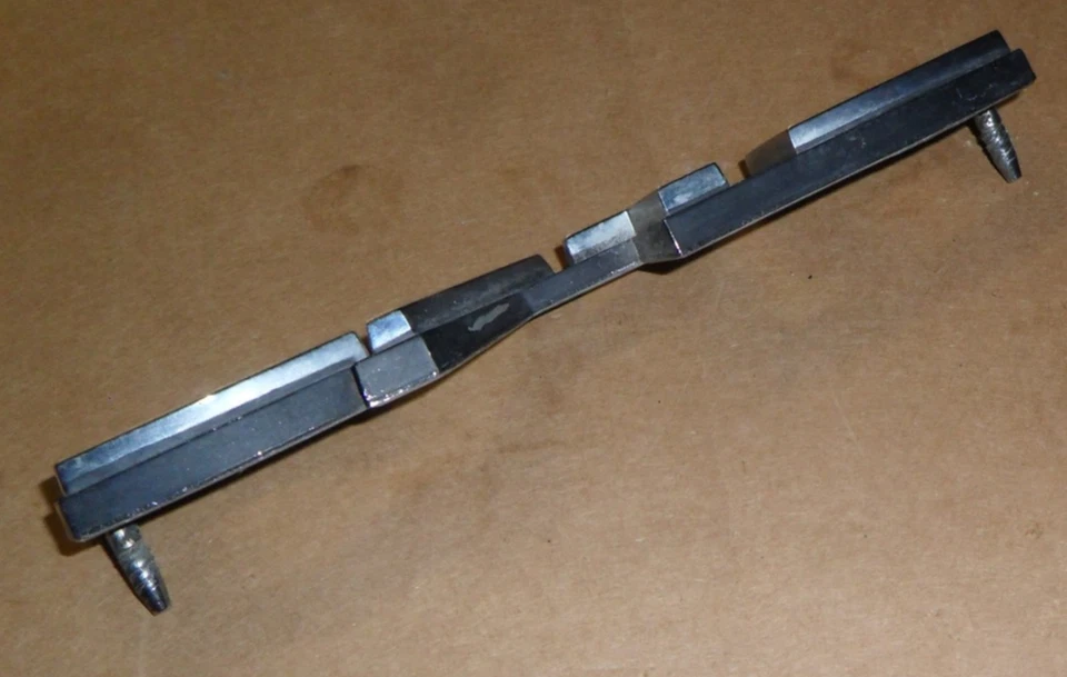 1969 1970 Chevrolet Chevy C/10 Pickup Truck Fender emblema cromado fabricante de equipamento original 3940813 - Imagem 4 de 4