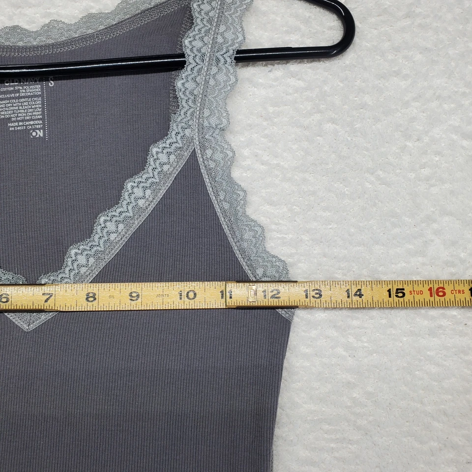 Camiseta sin mangas para mujer Cami pequeña gris acanalada tejida ribete de encaje Elena Gilbert Y2K Bella Foto 4 de 4