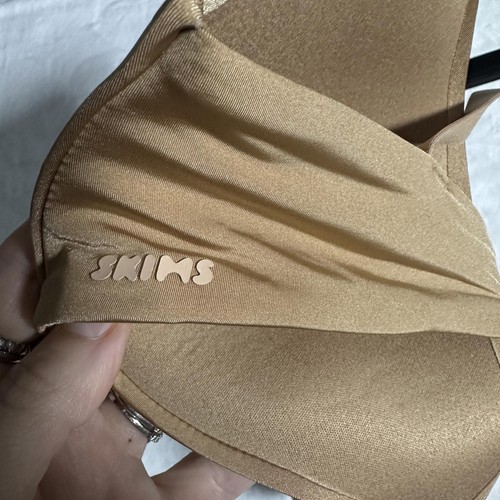 SKIMS Nude Smooth Wireless Bra 32C