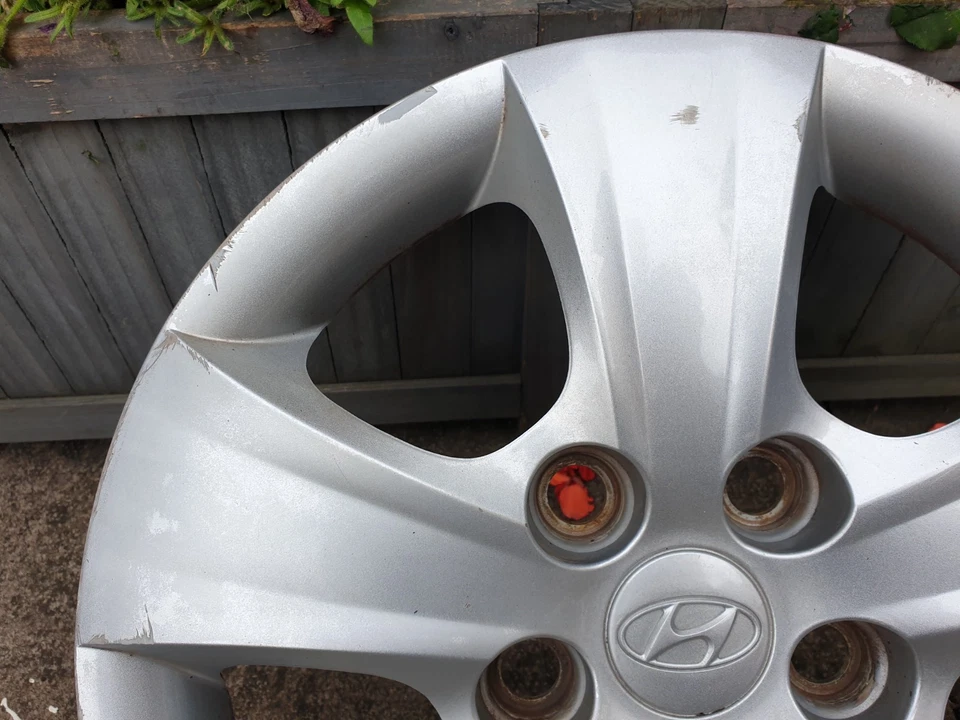 One Genuine Hyundai i30 15" Wheel Trim Hub Cap x1 - Image 2 of 4