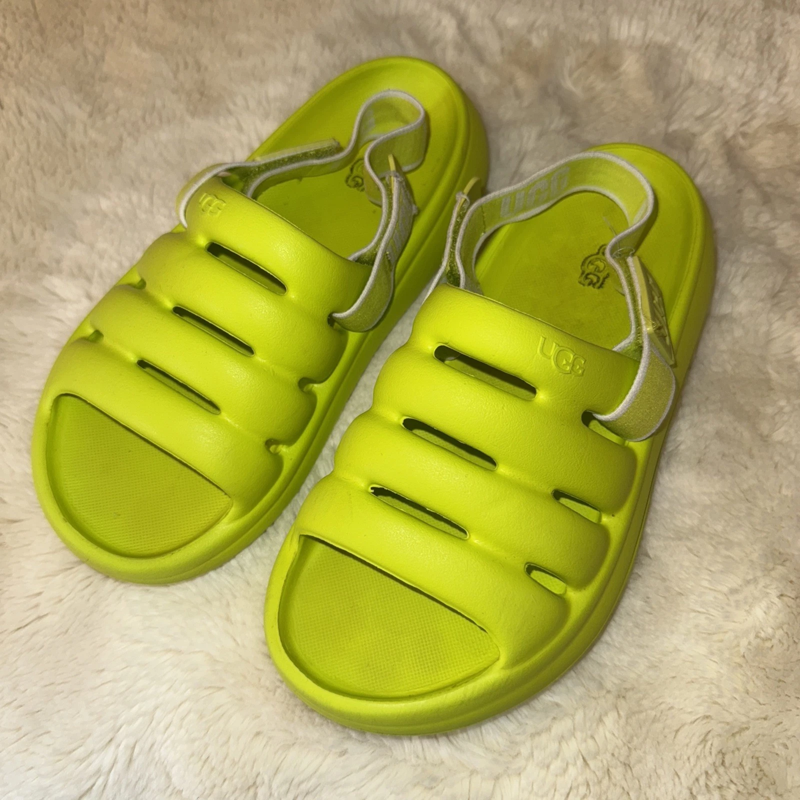 Sandali UGG giovani taglia 6 sport Yeah scarpe slip on slide verde lime indossati raramente
