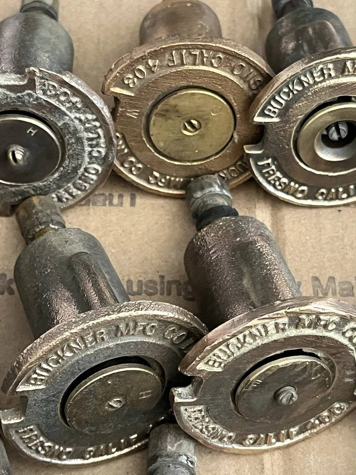 Rociadores pulverizadores emergentes de latón 24-Buckner 403 piezas o reparación envío gratuito EE. UU. Foto 3 de 4