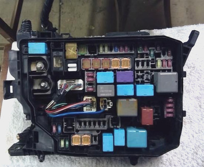 2014-2019 Toyota Corolla 1.8L Engine Fuse Box Assembly OEM