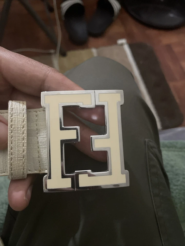 Cinturón de diseñador Fendi blanco (gris blanco roto) Foto 2 de 4