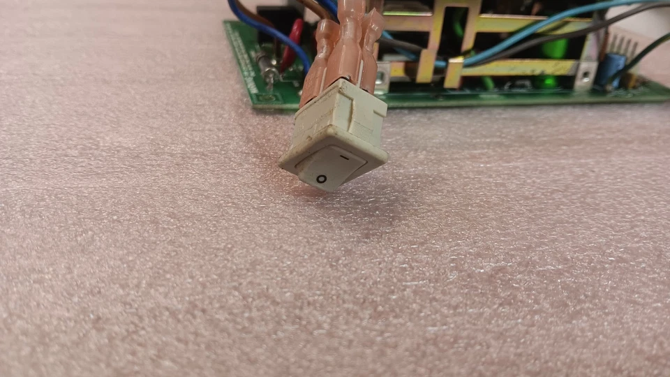 MONTAJE DE PLACA DE ALIMENTACIÓN DEC 70-24244-01 PARA TERMINALES DE VIDEO DIGITALES VT320-A2/B2/C2 Foto 3 de 4