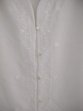 Berkertex v-neck short sleeve blouse with embroidery design in cream, large.