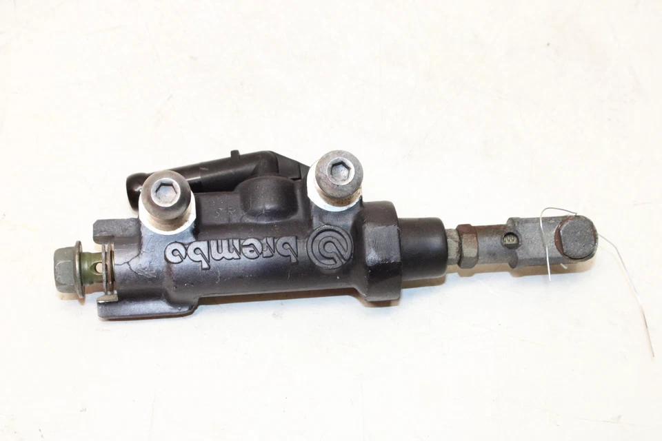 2001 年雅马哈 Yzf600r 后背制动主缸布雷博带水库 — 第 4/4 张图片