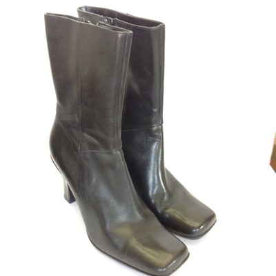 nine west cheyin cylinder heeled boots