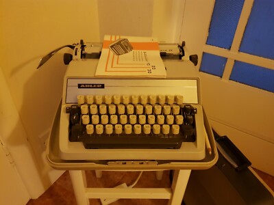 完動品 ADLER gabriele 25 タイプライター QWERTZ配列