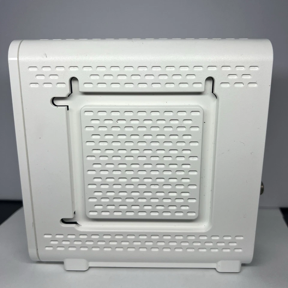 ARRIS Surfboard SB 6190 Gigabit DOCSIS 3.0 32x8 Cable Modem - Image 2 of 4