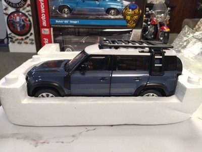 Unbranded 1/18 scale Defender 110 Metal Alloy Die-cast with light and sound