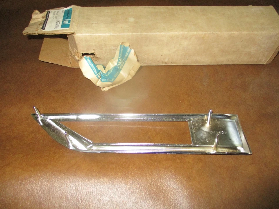 oldsmobile cutlass supreme 1971 侧标记成型 NOS #230966 — 第 2/3 张图片