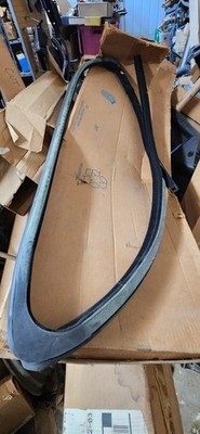 1988 -Up NOS Chevrolet Truck LH Door Weatherstrip  15612981