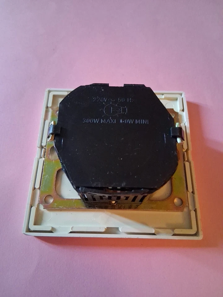 Legrand Mosaic 50 Variateur Variatouche Plaque Sensitive 300 Watts Maxi Neuf  - Photo 3/3