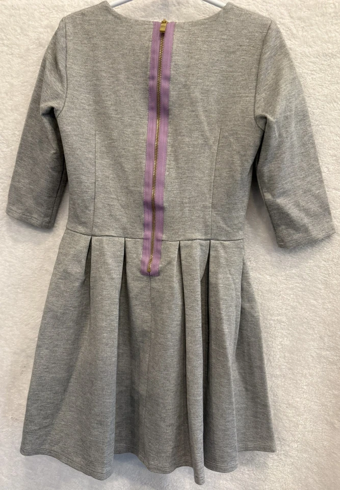 Vestido Ellie Kai Ellie Niña Gris Plisado Cremallera Expuesta USADO UNA VEZ Talla 8/9M Vacaciones Foto 2 de 4