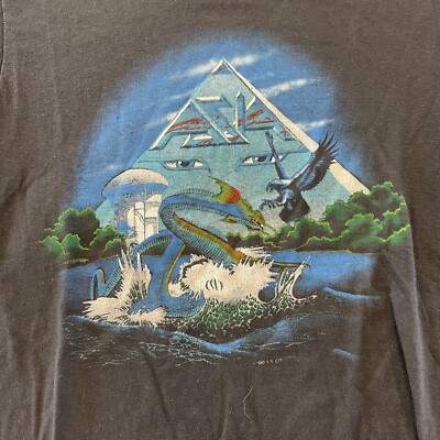 1983 Vintage OriginaI Invasian Asia Men's Sz Small Graphic T-Shirt