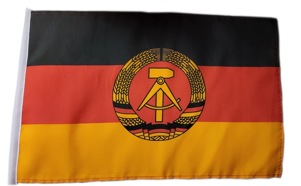 DDR Flagge  Fahne Hohlsaumflagge  Stockfahne 30x45 cm WM   NEU - Bild 1 von 1