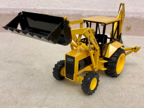 1/35 scale Conrad 2952 Massey Ferguson 60HX Centre mount backhoe loader digger - Picture 2 of 12