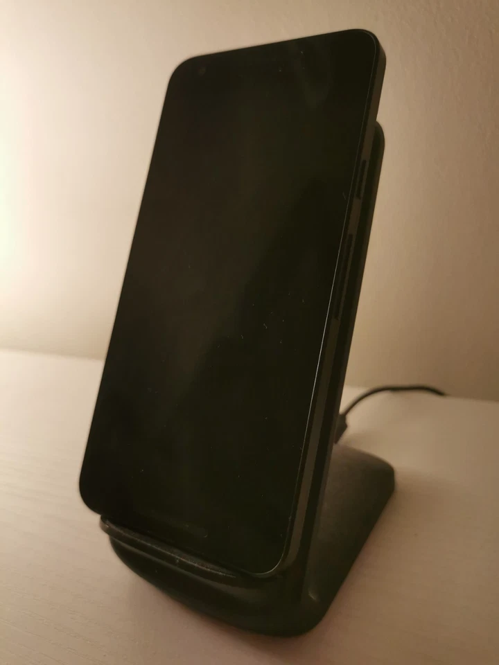 Google Nexus 5X Mobile Phone - Black, unlocked, 32GB - Image 2 of 4