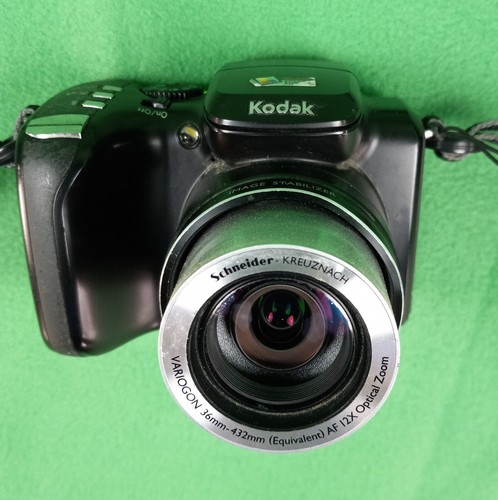 Kodak EasyShare Z712 IS 7.1 Megapixel Digital Camera - Picture 9 of 11