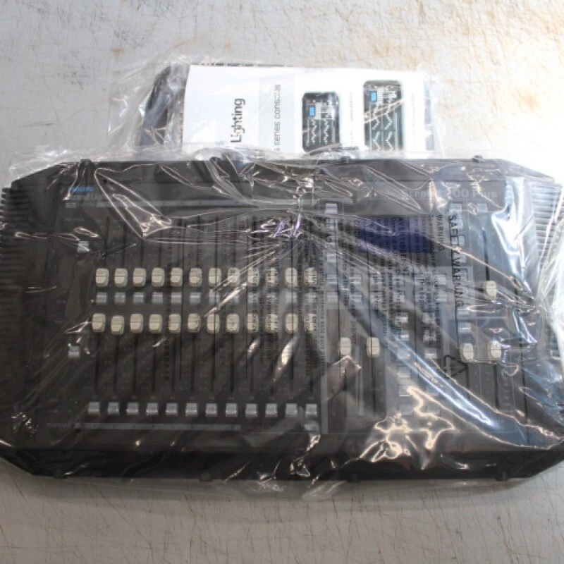 Escritorio de control de iluminación Philips 64331 Strand serie 200 Plus 12/24 canales Foto 3 de 3