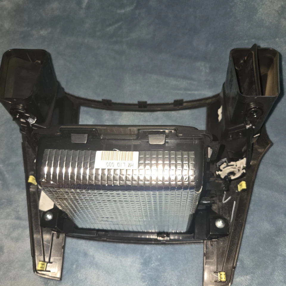 2001 - 2014 斯巴鲁 Legacy,Outback Center Dash 收音机边框装饰 66064AJ00A — 第 3/4 张图片