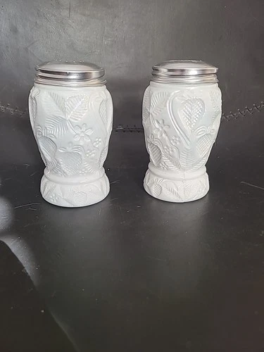 Vtg Pearlescent white milk glass Strawberry Pattern salt & pepper shakers 4 1/2”