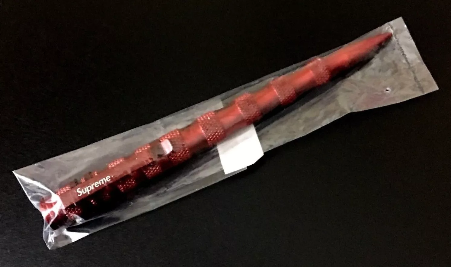 Stylo Striker tactique Supreme x UZI #11 anod rouge automne/hiver 16 boîte logo
