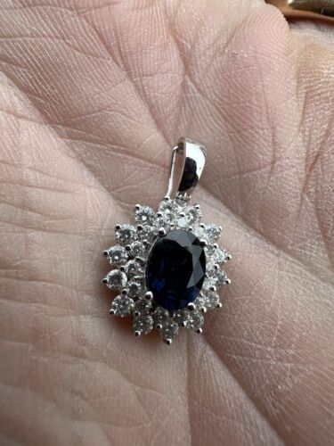 18ct White Gold Sapphire & Diamond Pendant - Stunning Hallmarked Cluster Pendant - Picture 4 of 16
