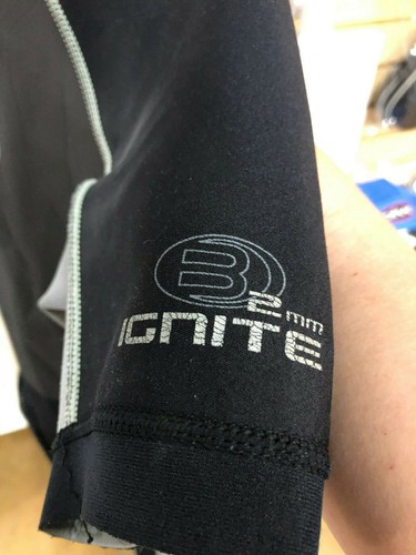 Traje de neopreno DESNUDO Ignite 2 mm corto con bolsillo tecnológico y funda para cuchillo, talla pequeña - Imagen 4 de 8