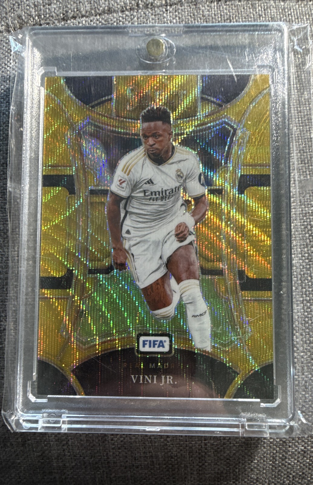 2023-24 Panini Select FIFA - Mezzanine Vinicius Junior #127 Gold Wave Prizm /10