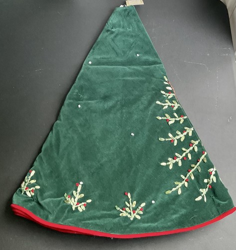 Christmas Tree Skirt 54" Hand Crafted Green Velvet C & F Enterprises NWT $120 - Picture 2 of 11