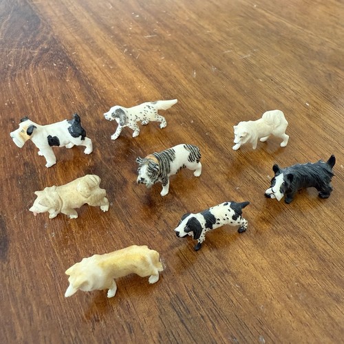 Vintage japanische Zelluloid Hund Figuren 1" Penny Toys (Menge 8)